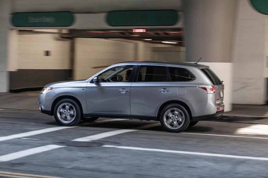  Mitsubishi Outlander 2014 года  (фото 103 из 136)